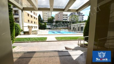 ALTAYÇEŞMEDE SATILIK DAİRE GÜVENLİKLİ SİTE İÇERİSİNDE