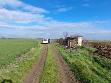 TEKİRDAĞ ERGENE PINARBAŞI KÖYÜNDE SATILIK 1.600M2