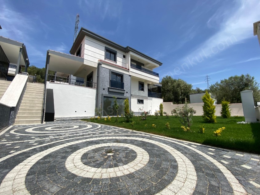 KÜÇÜKKUYUDA 400M2 BAHÇELİ,MANZARALI VİLLALAR