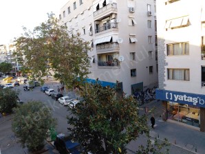 İzmir Karşıyaka da 3+ 1 kiralık daire