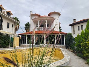 SATILIK LÜKS MÜSTAKİL HAVUZLU VİLLA