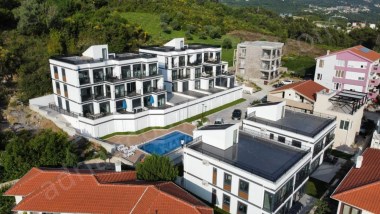 Apartment with a magnificent sunset view in Tivat