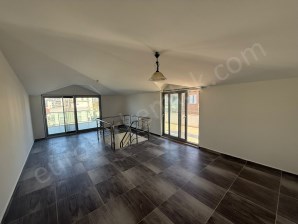 Deniz manzaralı Sitede 3+1 Kiralık Daire 