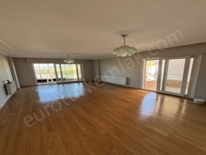 Merkezi Konumda Doğalgazlı Kapalı Mutfak 3+1 Kiralık Daire 