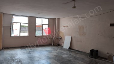 SİLİVRİ ÇARŞI MERKEZ PASAJ İÇİNDE KİRALIK 35M2 İŞYERİ