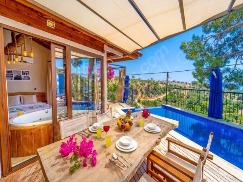 ANTALYA KAŞ EŞYALI VİLLA