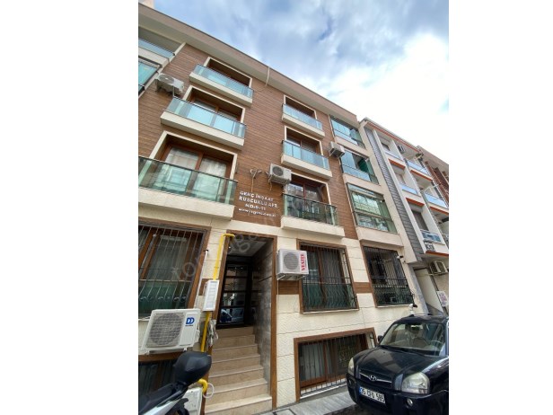 ŞİRİNYER HÜRRİYET MAHALLESİNDE 90+40 M2 D.GAZLI KREDİYE UYGUN SATILIK KOT DAİRE 3.500 BİN TL