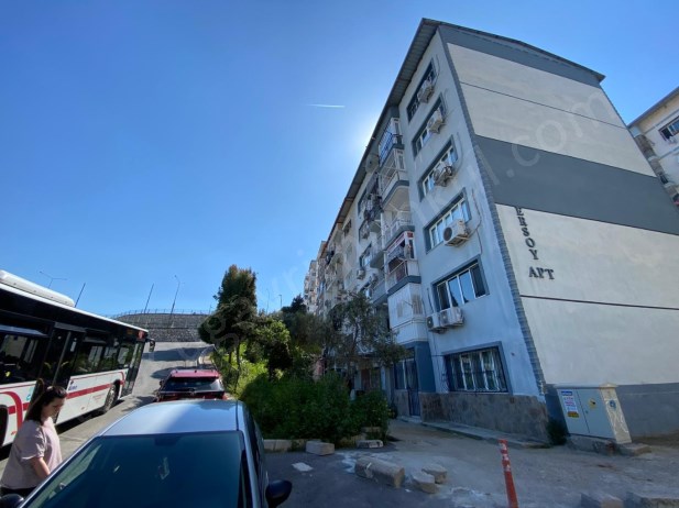 İzmir Karabağlar Yurtoğlunda 1+1 Bahçeli Satılık Daire