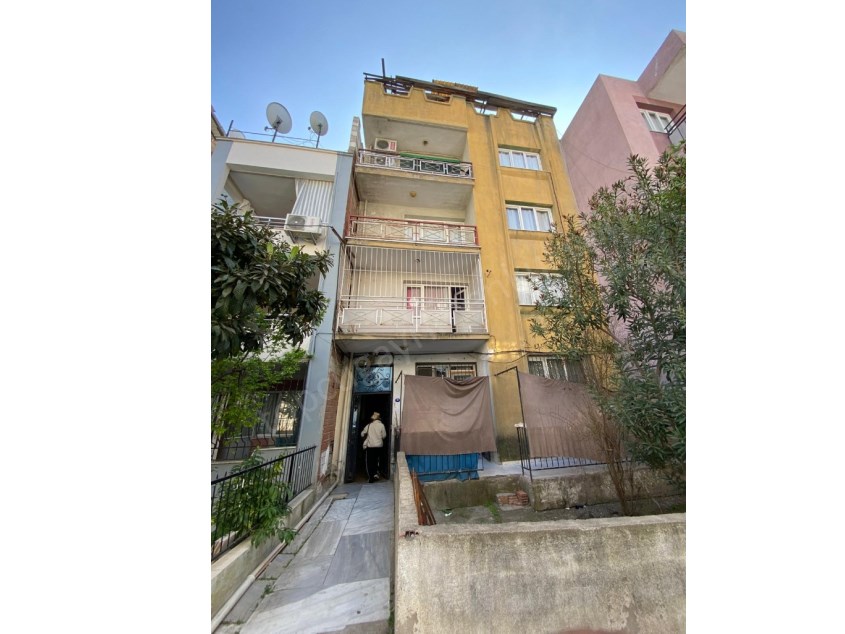 İZMİR AKINCILAR FIRAT MAHALLESİNDE AİLEYE BEKARA  ÇALIŞANA UYGUN EŞYALI 2+1 3.KAT KİRALIK DAİRE