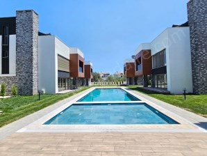  Gürede Deniz Tarafında Satılık Havuzlu 4+1 Lüks Villa