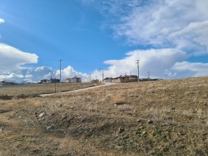 GÜMÜŞLER  ESKİDE    2 ADET YAN YANA SAT 1400 m2 ARSA