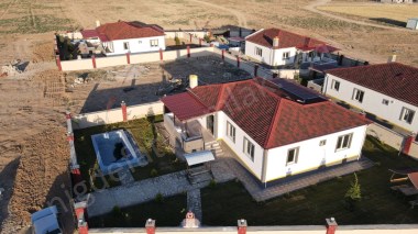 KEMERHİSARDA çok uygun  fiyata  satılık sıfır villa