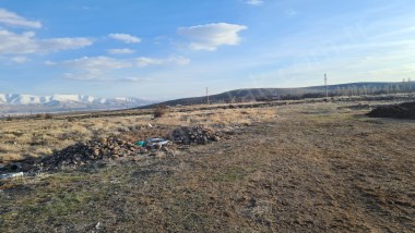 TAŞLICA DA SATILIK düz  sat 7400 m2 BAĞ