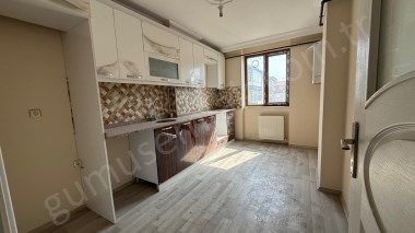 BAHÇELİEVLER BASIN SİTESİ MİGROS  YAKINI 10 YILLIK BİNADA HİÇ KULLANILMAMIŞ DAİRE 4. KAT  3+1 