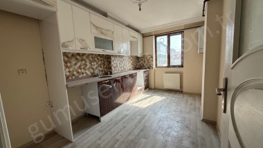 BAHÇELİEVLER BASIN SİTESİ MİGROS  YAKINI 10 YILLIK BİNADA HİÇ KULLANILMAMIŞ DAİRE 4. KAT  3+1 