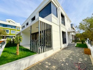 ▶ ▶ AKÇAY KÖRFEZDEN ZEYTİNLİDE DOĞA MANZARALI SIFIR SATILIK 4+1 VİLLA