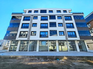 ▶ ▶AKÇAY KÖRFEZDEN ALTINKUMDA ÖN CEPHE ARA KAT EBEVEYN BANYOLU SIFIR SATILIK DAİRE
