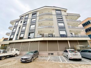 ▶ ▶AKÇAY KÖRFEZDEN EBEVEYN BANYOLU ÖN CEPHE ARA KAT SIFIR SATILIK 2+1 DAİRE