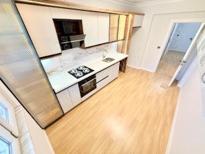 ▶ ▶AKÇAY KÖRFEZDEN GENİŞ KULLANIMLI BARBEKÜLÜ 2+1 DAİRE