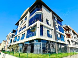 ▶ ▶ AKÇAY KÖRFEZDEN ÖN CEPHE ARA KAT ASANSÖRLÜ 2+1 SIFIR SATILIK DAİRE