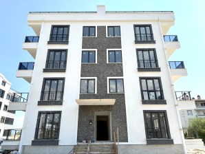 ▶ ▶AKÇAY KÖRFEZDEN ÖN CEPHE GENİŞ BALKONLU 1+1 SATILIK DAİRE