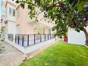 ▶ ▶ AKÇAY KÖRFEZDEN DENİZE ÇOK YAKIN BAHÇELİ MERKEZİ KONUMDA 2+1 SATILIK DAİRE
