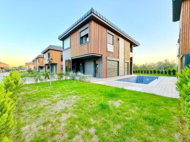 ▶ ▶ AKÇAY KÖRFEZDEN ŞÖMİNELİ MÜSTAKİL HAVUZLU 3+1 SIFIR SATILIK VİLLA