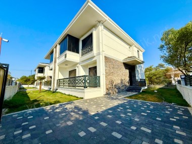 ▶ ▶ AKÇAY KÖRFEZDEN GÜRENİN EN NEZİH MEVKİİNDE DENİZE YAKIN FIRSAT VİLLA