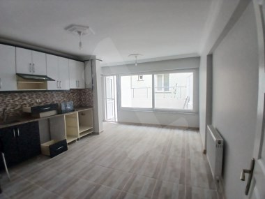  cumhuriyet mh 8 yıllık binada y.giriş kat 2+1 bakımlı satılık daire