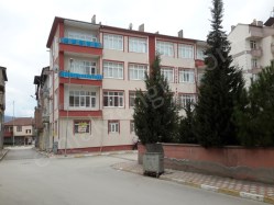 TURHAL MERKEZ CARŞI İÇİ   YENİ HASTANE YAKINI 135 M2 3+1  KAT 1 ESYALI KOMBİLİ KİRALIK DAIRE