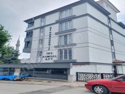 ZİLE MERKEZ HASTANE KARŞISI 140 M2 3+1 KAT 3 SATILIK DAİRE