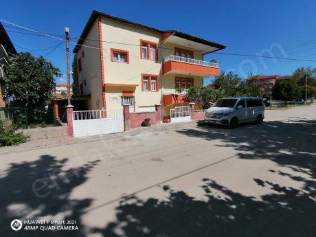 TURHAL MERKEZ VARVARA MAH CUMA PAZARI YAKINI 275 M2 ALTI BODRUM İKİ KATLI BAHCELİ MÜSTAKİL EV SATILK