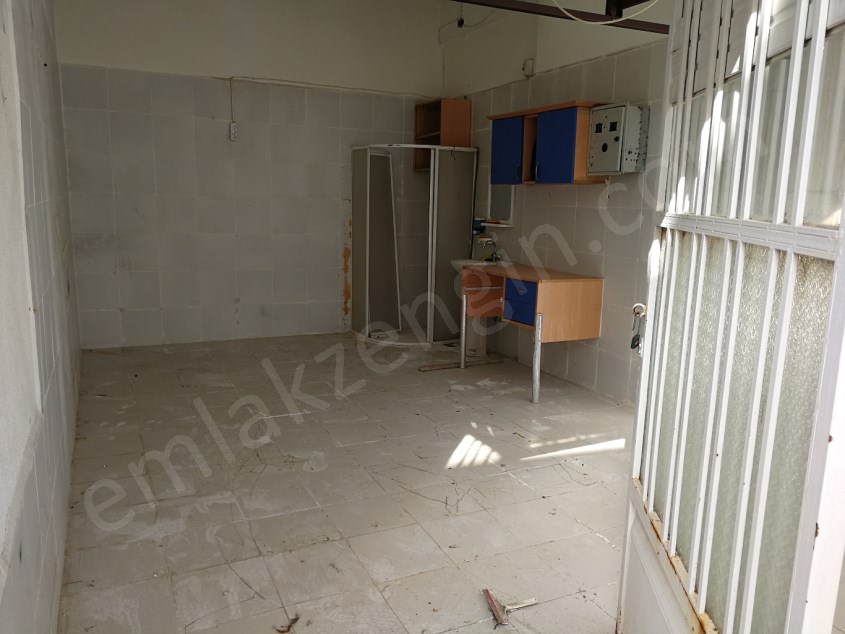 TURHAL MERKEZ CARŞI KULE HALKBANK YANI 20 M2 LAVABASI SUYUOLAN  ACİLEN SATILIK DÜKKAN