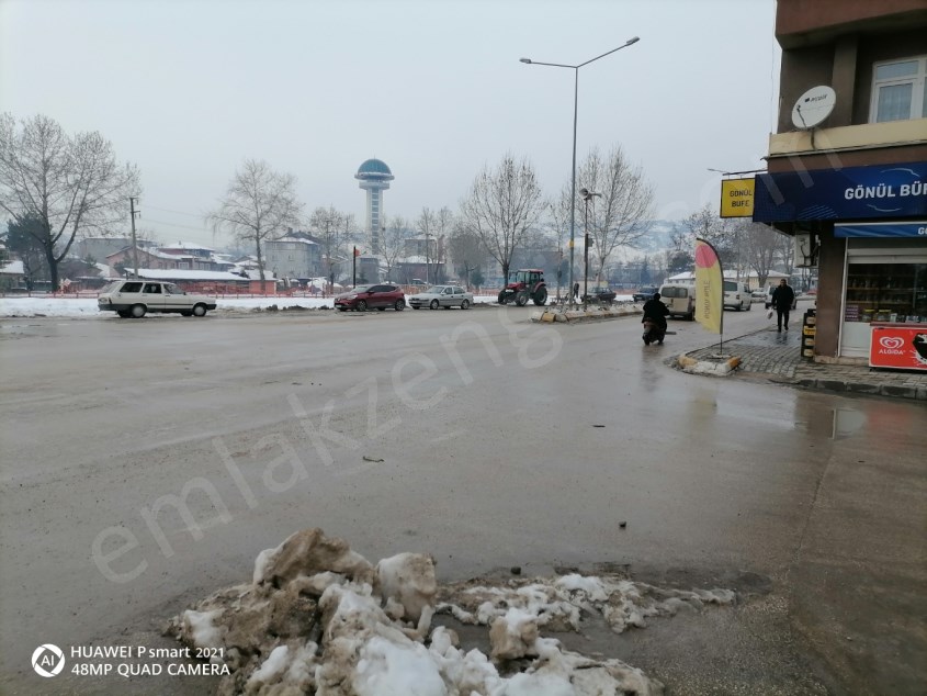 TURHAL MERKEZ TOKAT YOLU ÜZERİ 30 M2 SATILIK DÜKKAN