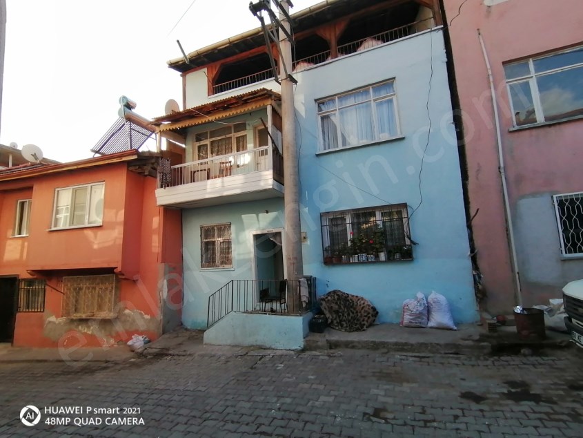 TURHAL MERKEZ KOVA MAH 135 M2 İKİ KATLI 4+1 MÜSTAKİL EV SATILIK