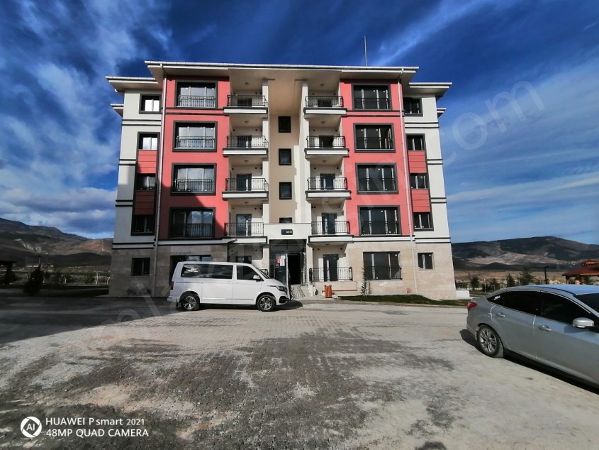 TURHAL MERKEZ ARMADA YANI YENİ TOKİ 125 M2 2+1 KAT 2 KİRALİK LÜKS DAİRE