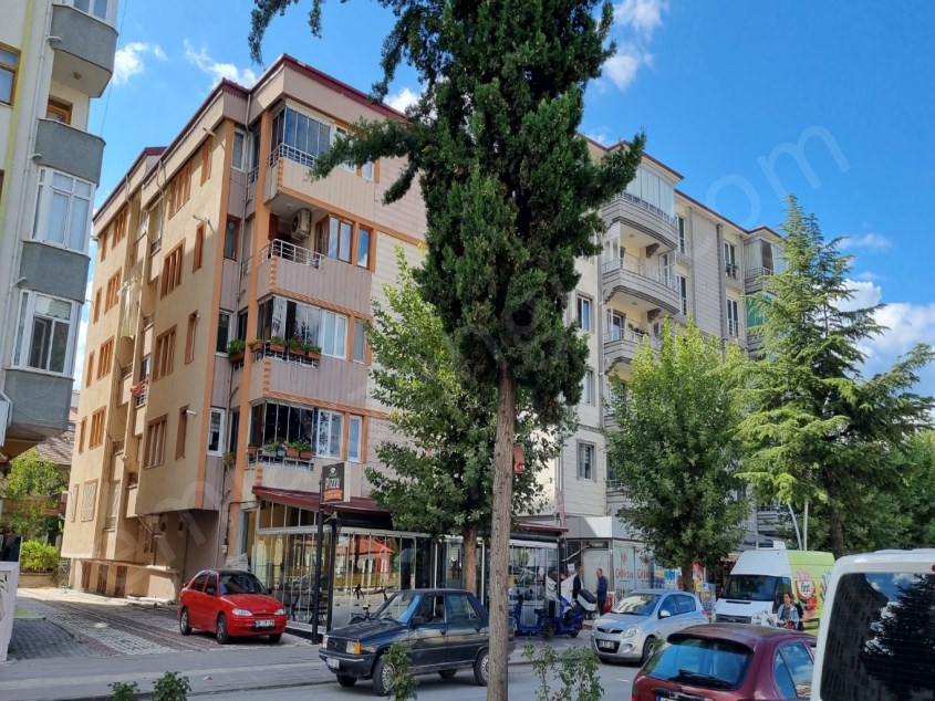 TURHAL MERKEZ CUMHURİYET MAH 150 M2 KAT 1 3+1KİRALIK LÜKS DAİRE