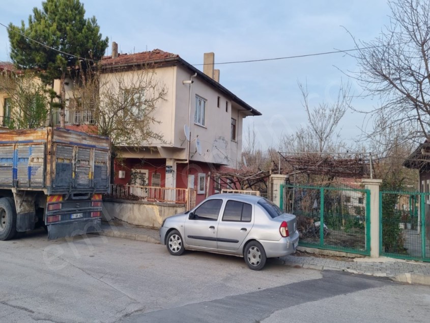 TURHAL MERKEZ  ŞEKER SOK 350m2 İKİ KATLI BAHCELİ MÜSTAKİL EV SATLIK 