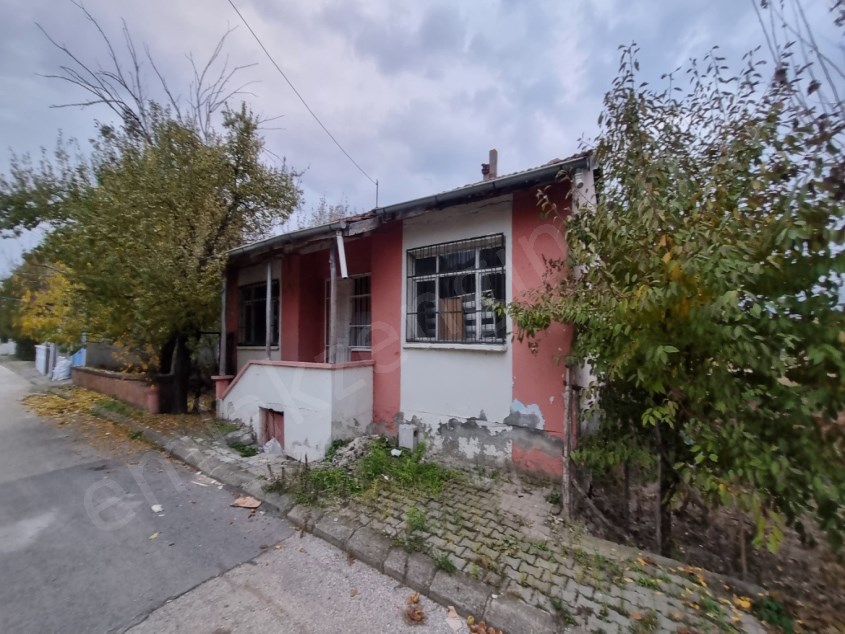 TURHAL MERKEZ KAZIMKARABEKİR MAH 300 M2 BAHCELİ MÜSTAKİL EV SATILIK