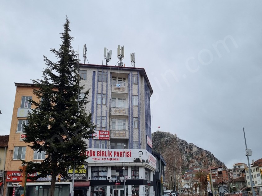 TURHAL MERKEZ CARSI İÇİ 135 M2 KAT 4 3+1 KİRALIK LÜKS DAİRE