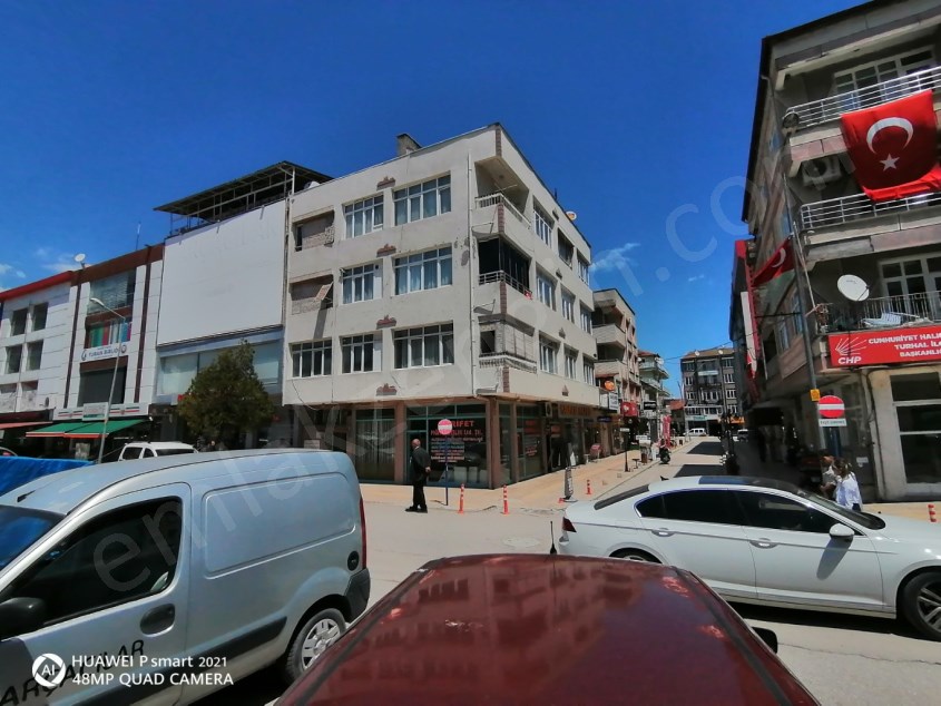 TURHAL MERKEZ CARSI İÇİ  HER TÜRLÜ LOGOSYONA UYGUN 165 M2 4+1 KAT 3 SATILIK DAİRE