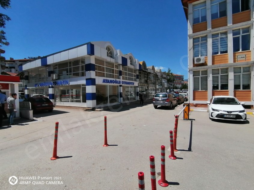 TURHAL MERKEZ BELEDİYE YANI 250 M2 HER TÜRLÜ LOGOSYONA UYGUN KİRALIK İŞ YERİ